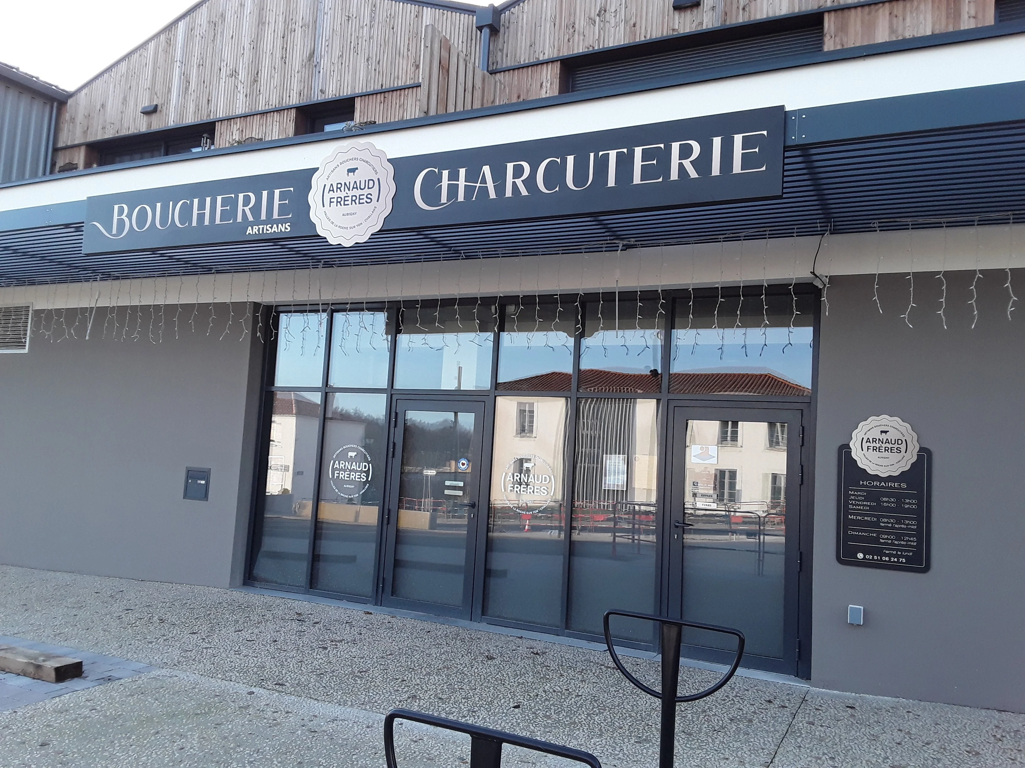 Atelier Chenu ENSEIGNE LA ROCHE SUR YON DEVANTURE MAGASIN