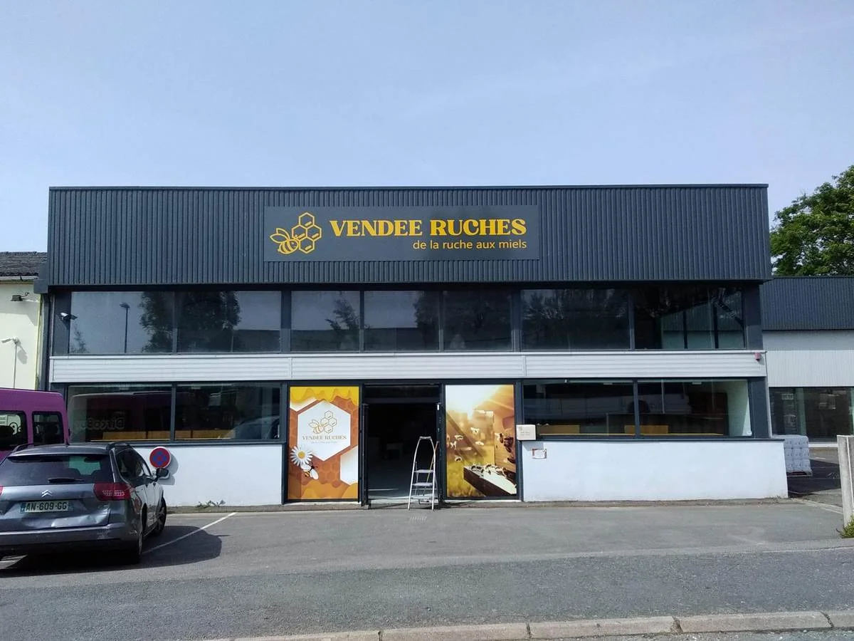 Atelier Chenu ENSEIGNE LA ROCHE SUR YON ENSEIGNE ET VITRINES