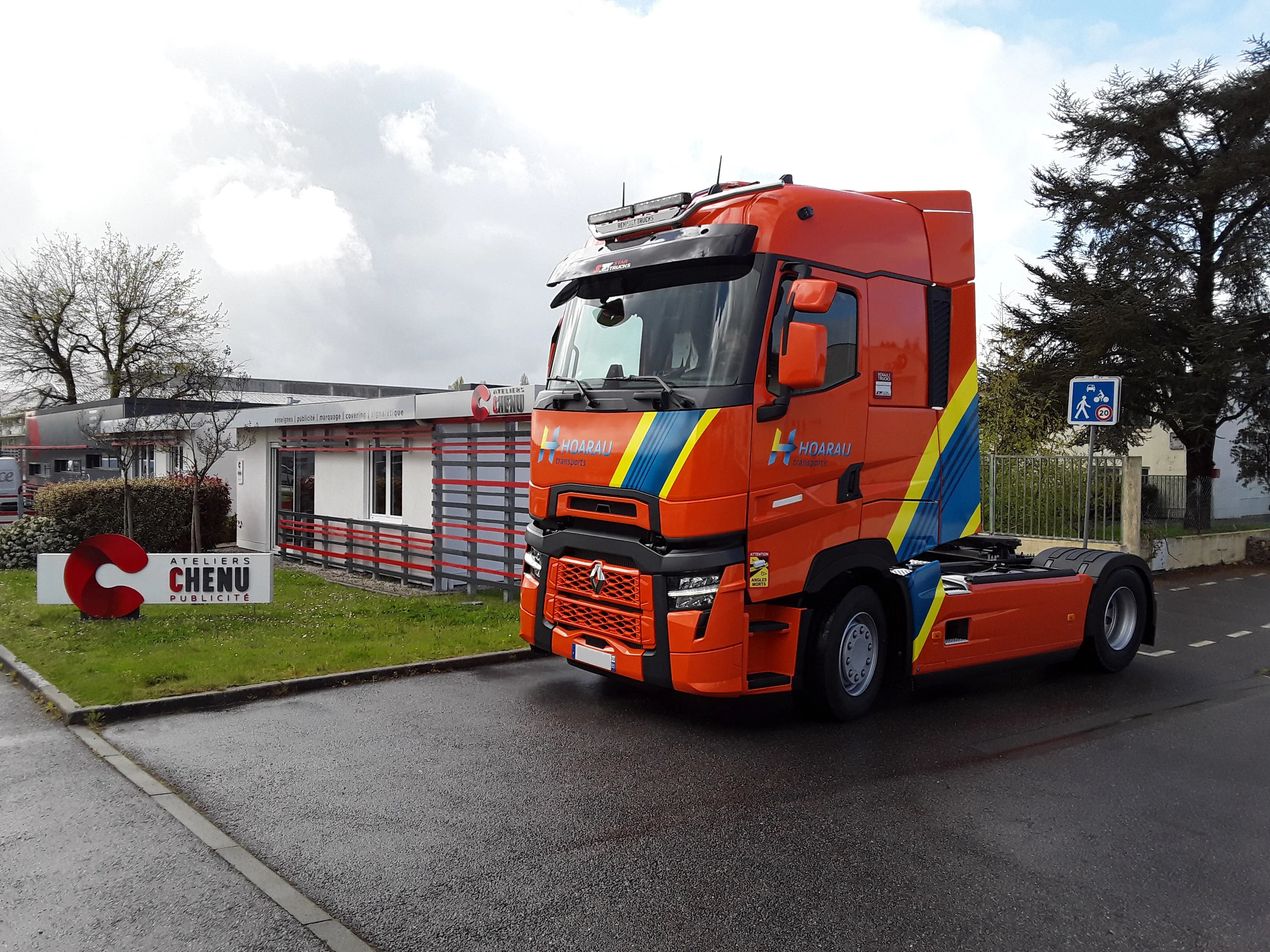 Atelier Chenu ENSEIGNE LA ROCHE SUR YON PUB TRACTEUR