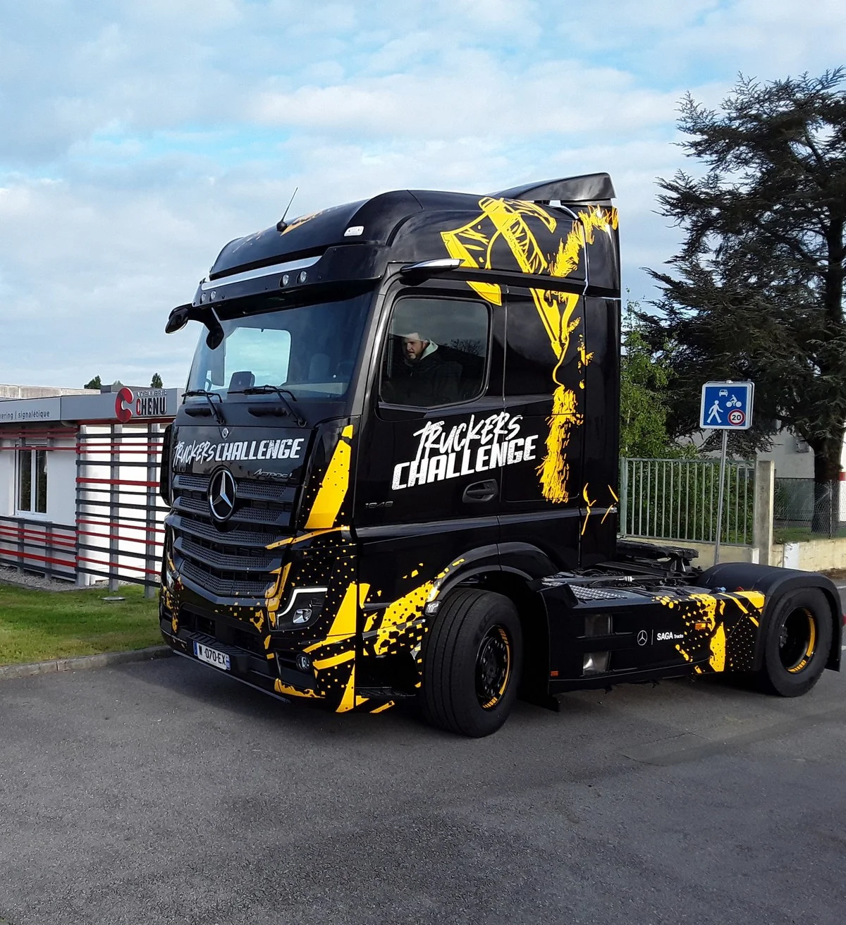 Atelier Chenu ENSEIGNE LA ROCHE SUR YON PUB VEHICULE